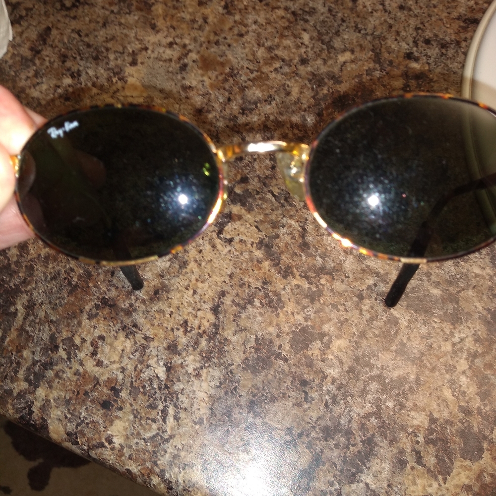 Ray-Ban sunglasses - Picture 3 of 3